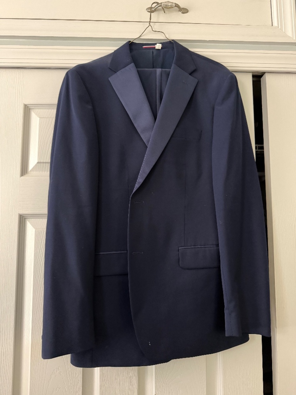 Tuxedo Tommy Hilfiger modern fit navy 42L